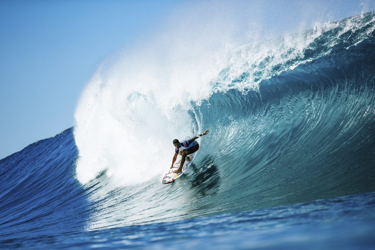 Billabong Pipe Masters in Memory of Andy Irons kicks off. World title ...